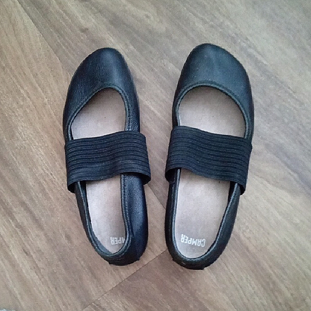 Camper Black Elastic Strap Flats